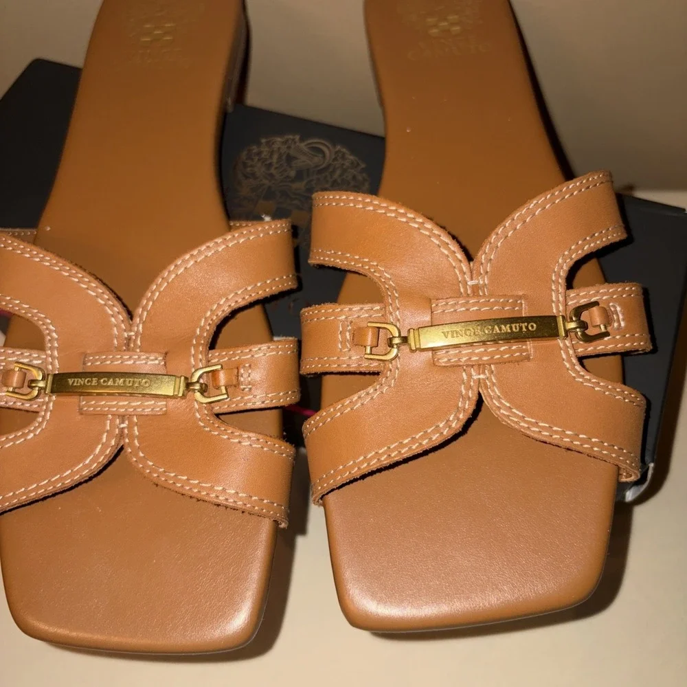 NIB Vince Camuto Arisha Sandals 11 M Brown Leather Slip-On Square Toe Flat Logo